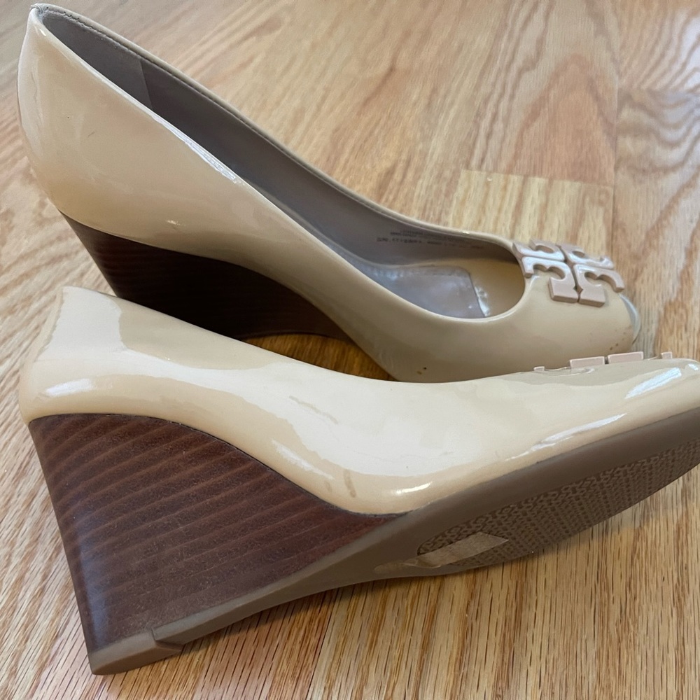 Tory Burch beige / natural wedges - size 8 - Picture 3 of 4